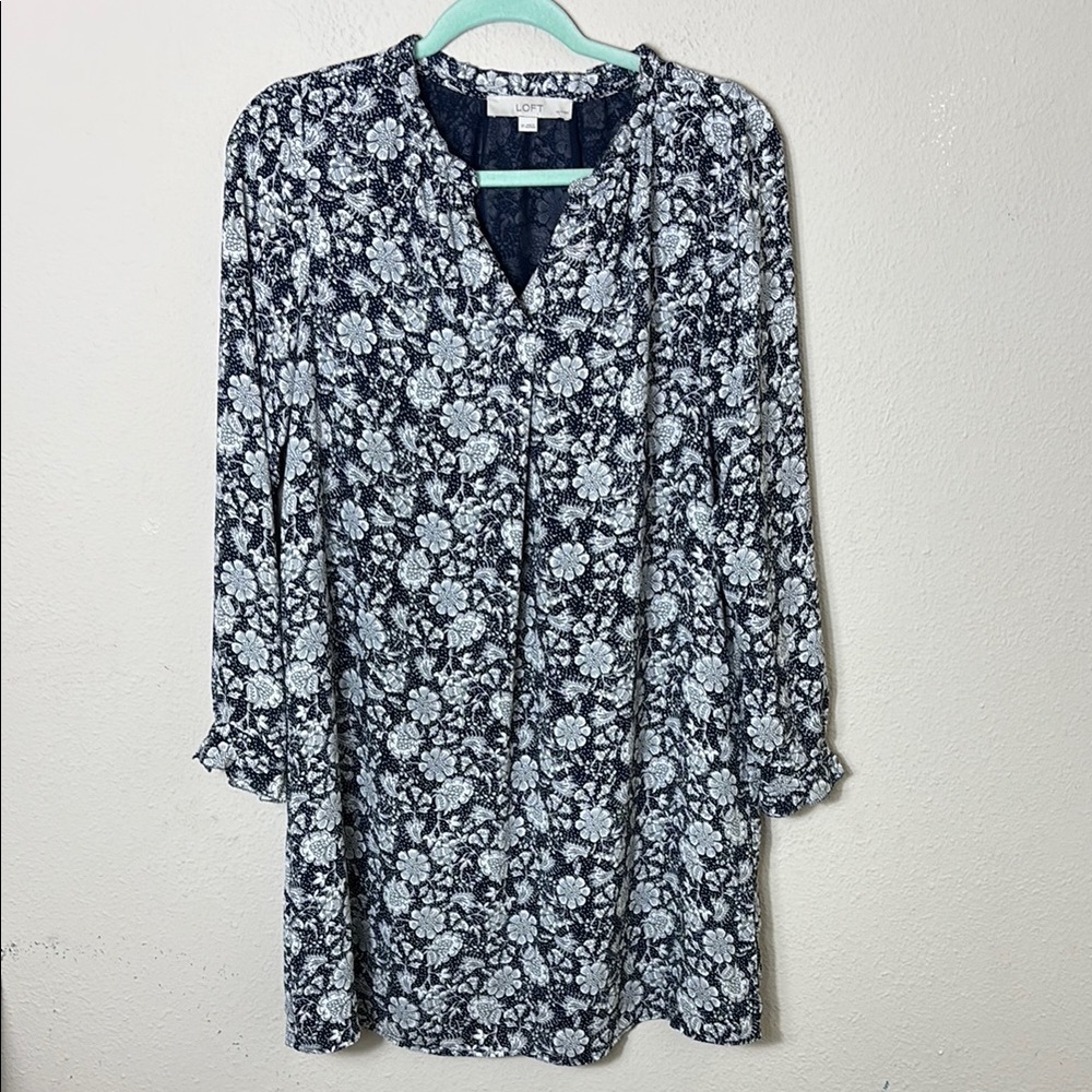 Loft Floral Mini Vneck Dress Ruffle Cuffs Navy Blue White size Small Petite
